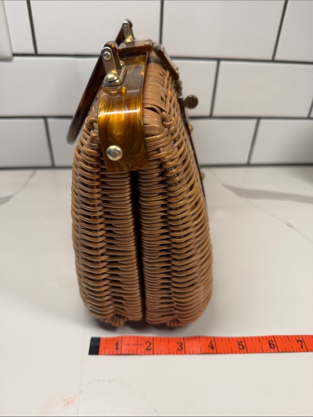 Wicker or Rattan purse with Tortoiseshell Accents vintage Japan - Picture 2 of 10